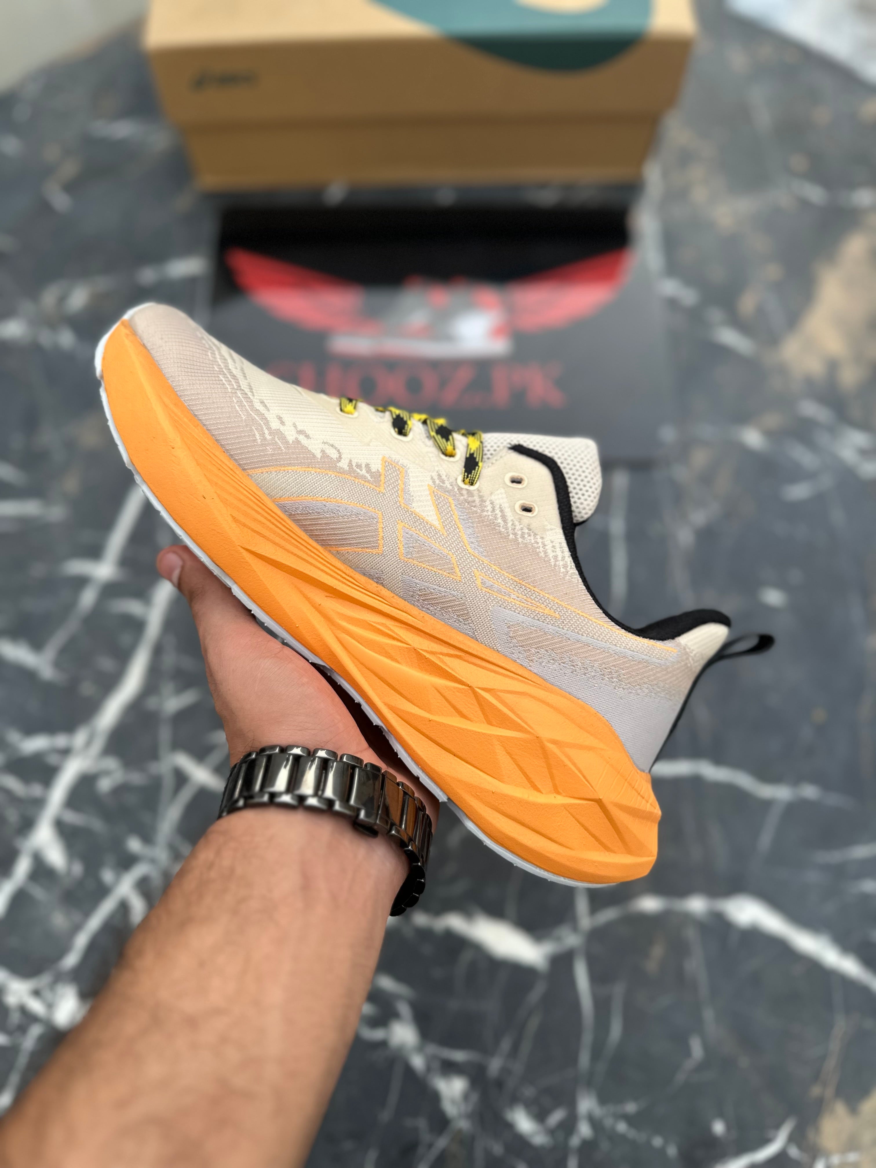 Asics Novablast 4 Natural
