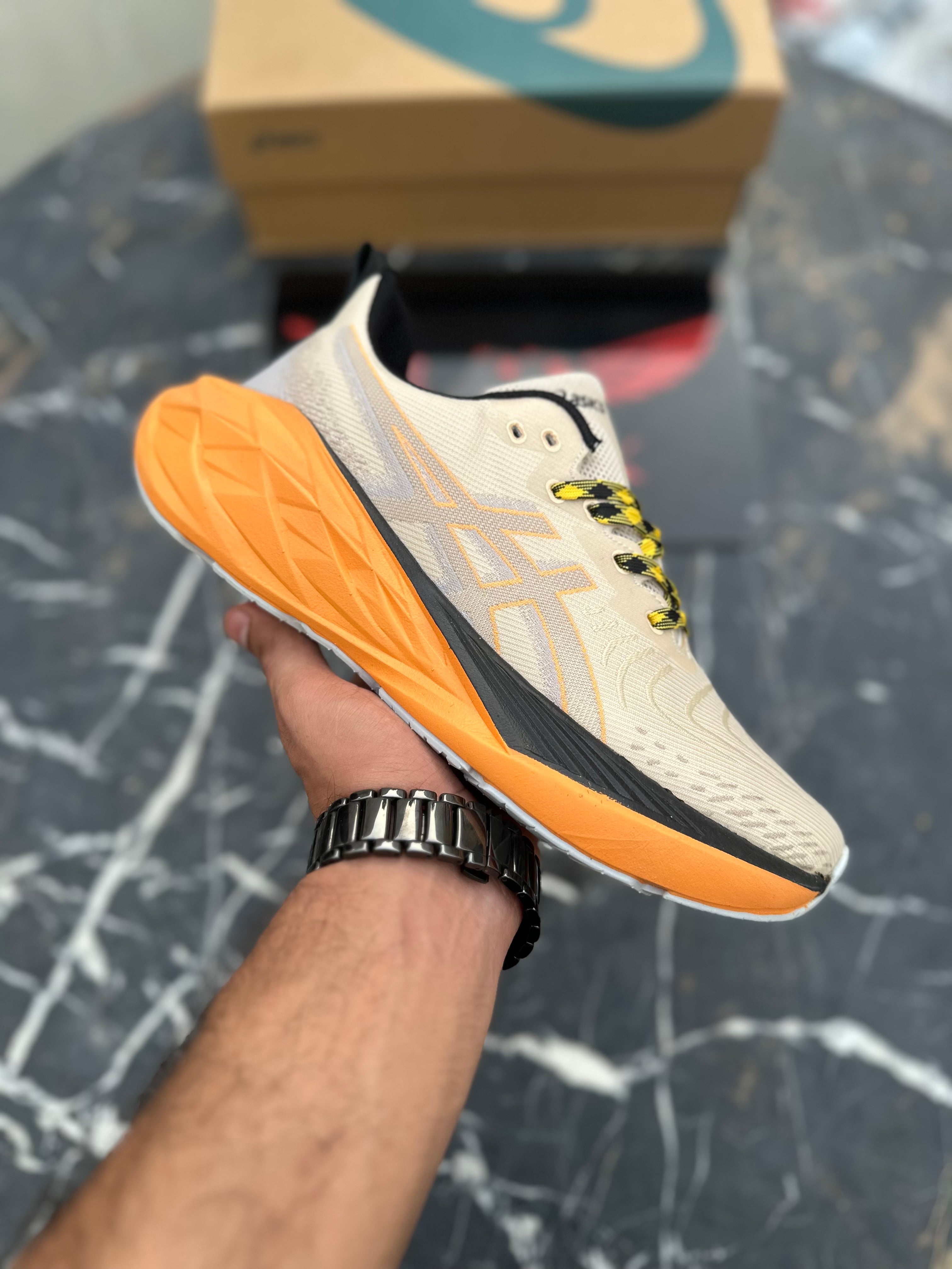 Asics Novablast 4 Natural