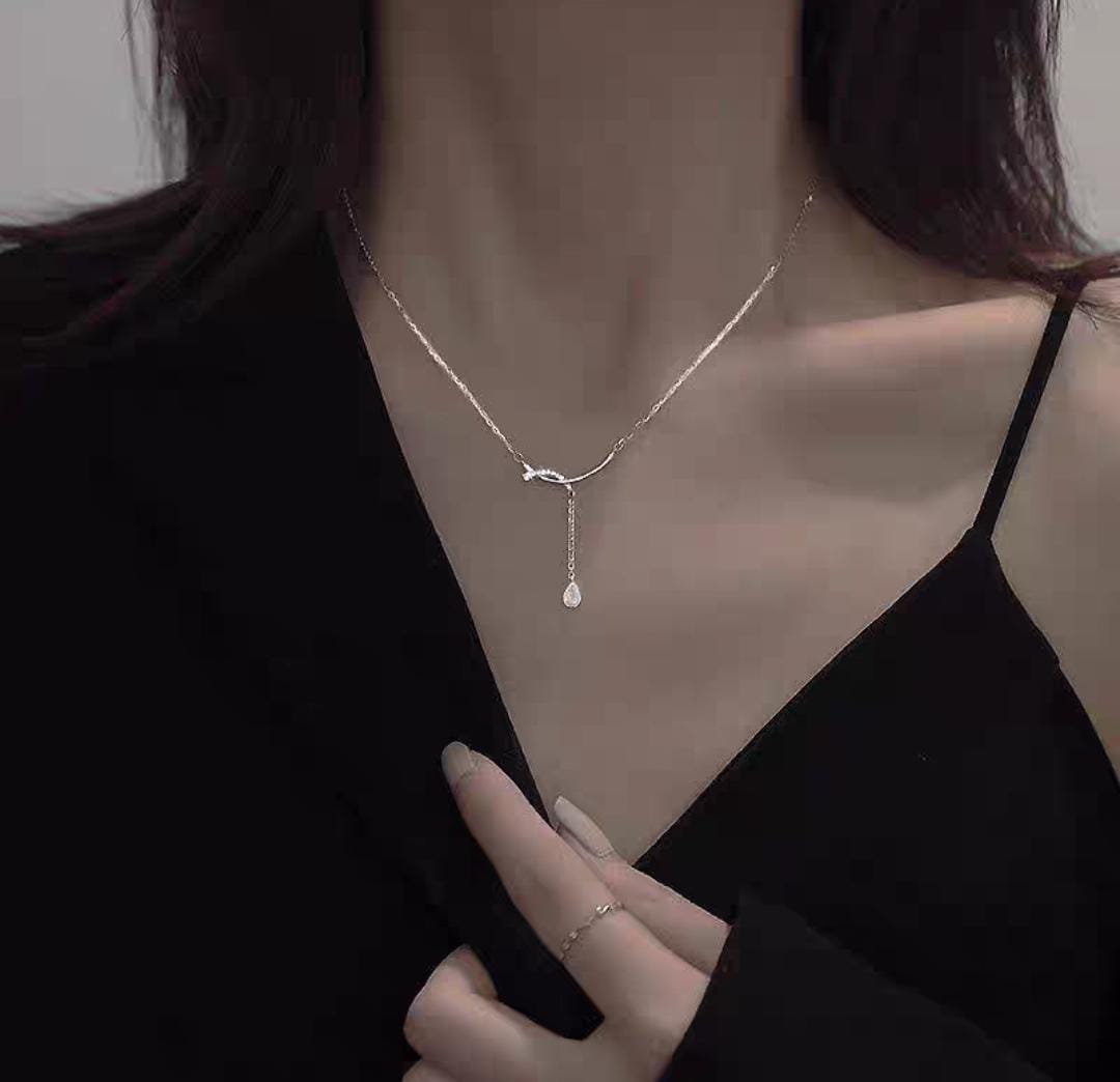 S925 Silver Dainty Curved Necklace with Teardrop Zirconia - Hypoallergenic & Stylish