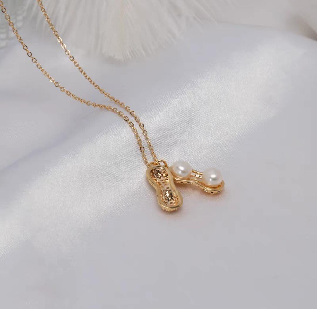 Peanut Shell Pendant Necklace with Twin Pearls – Lightweight, Chic & Allergy-Safe