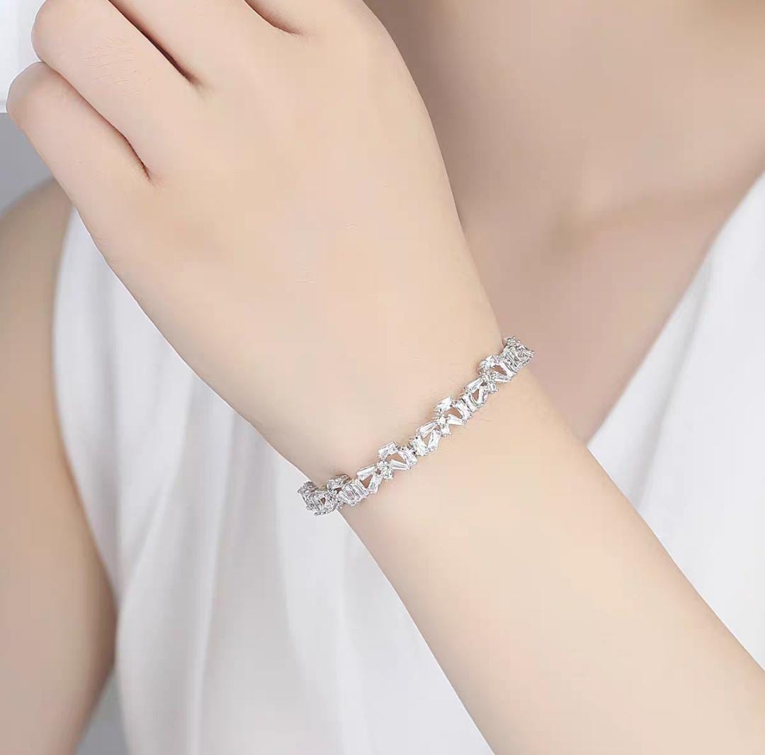 Adjustable Silver-Tone Bracelet with Emerald-Cut Stones– Sparkling & Modern