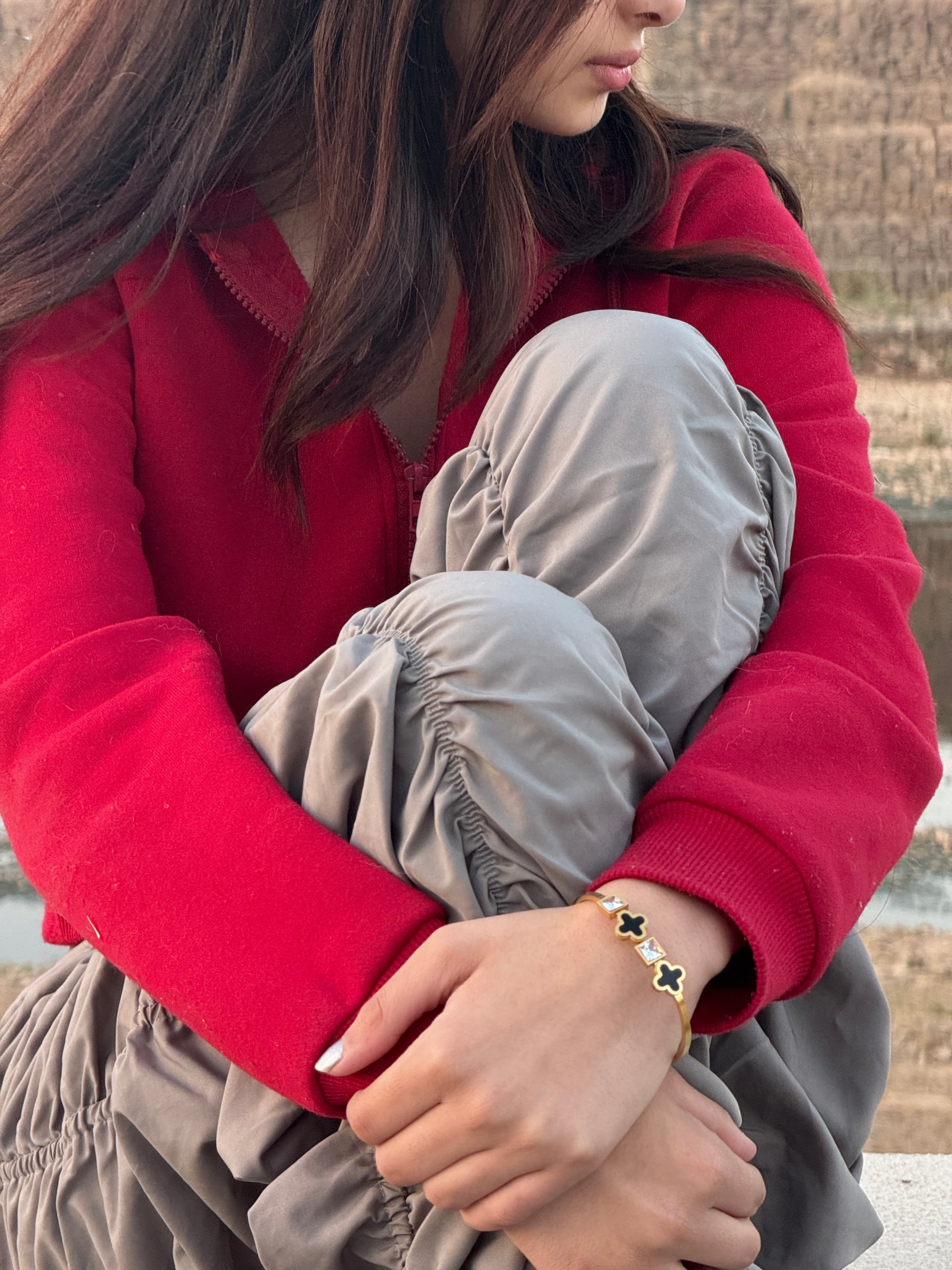CLOVER BRACELET WITH WHITE STONES