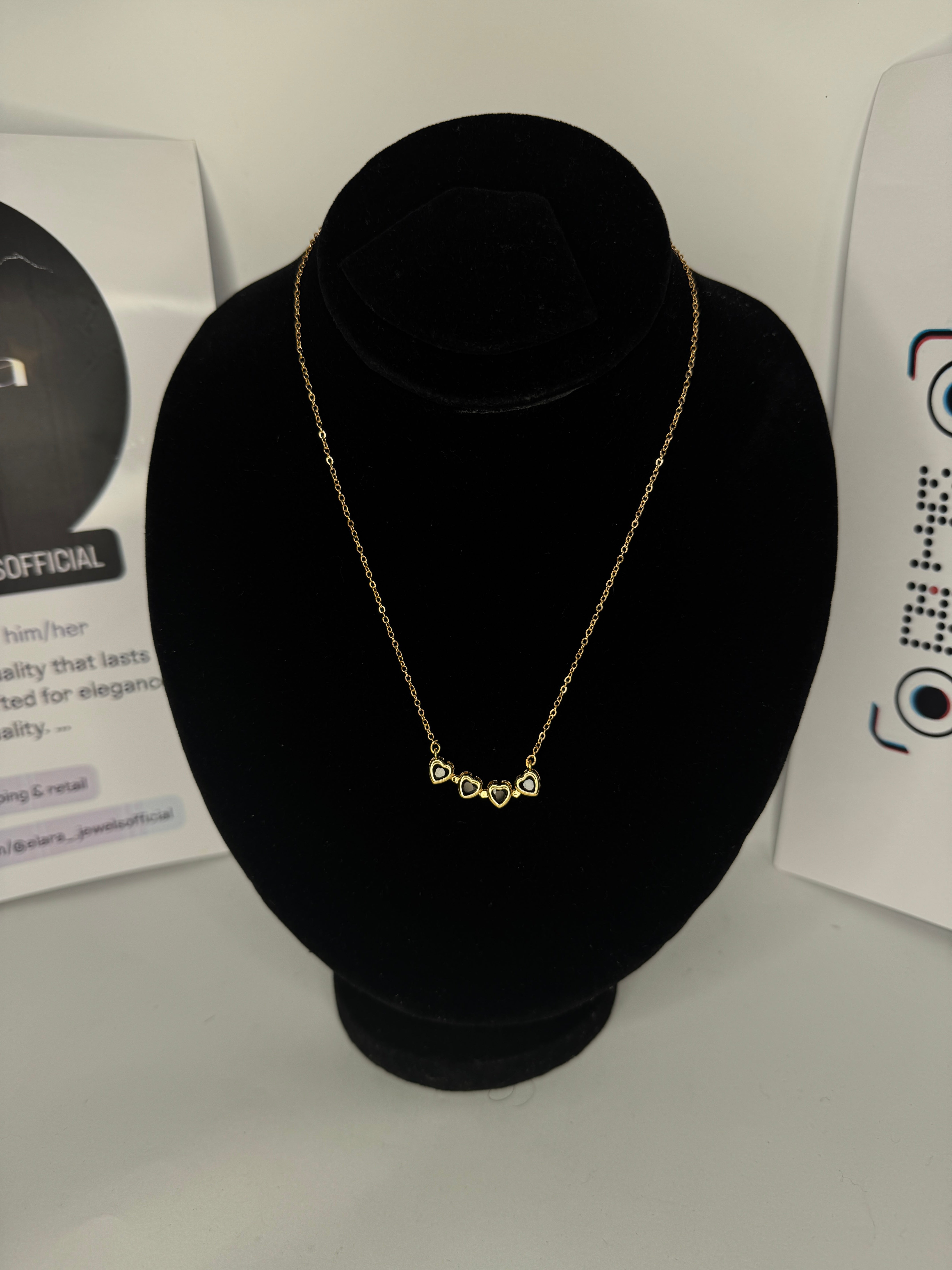 MAGNETIC HEART NECKLACE