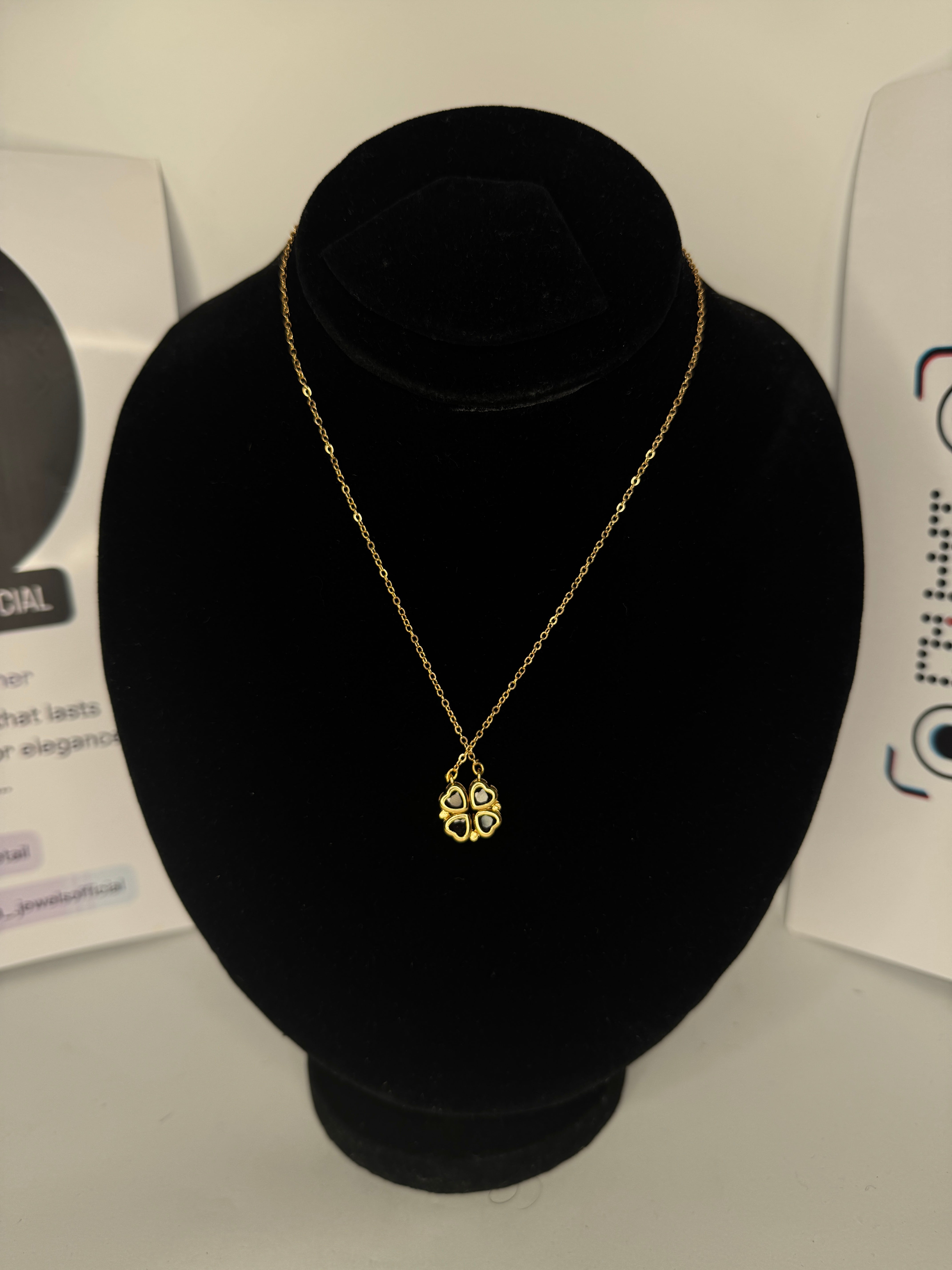 MAGNETIC HEART NECKLACE