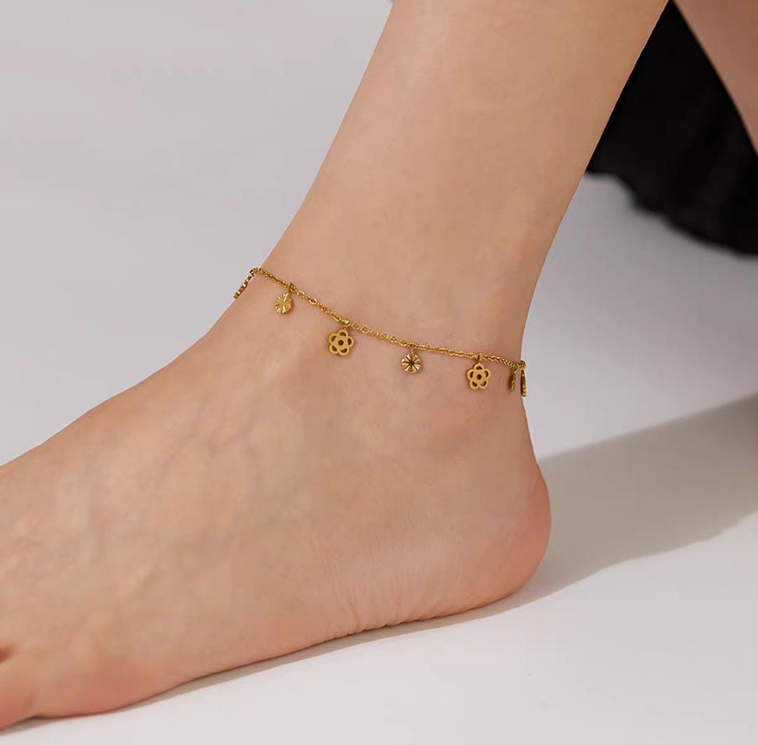Dainty Anklet with Star & Moon Charms – Skin-Friendly & Comfortable & Stylish