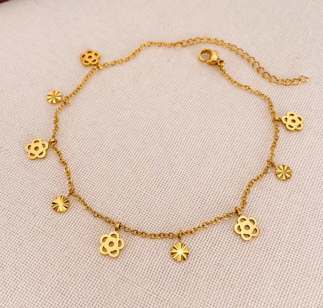 Dainty Anklet with Star & Moon Charms – Skin-Friendly & Comfortable & Stylish